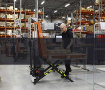 Ruční paletový vozík Toyota se zvedacími vidlicemi