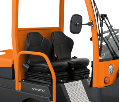 Tahač Toyota se sedadlem pro jezdce s uspořádáním podobným automobilu