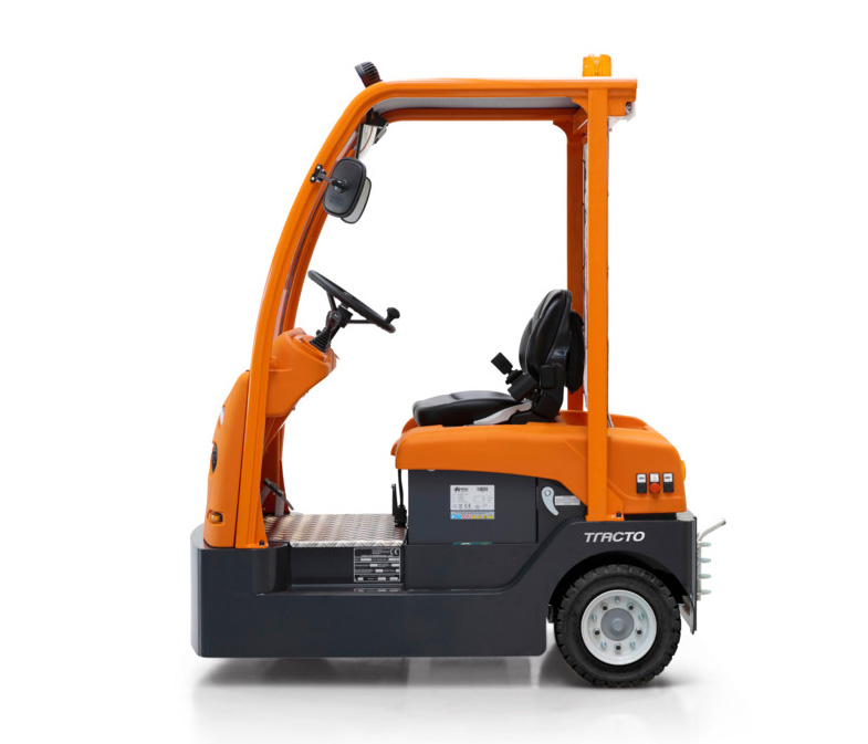 Kompaktní tahač Toyota se střechou a sedadlem pro jezdce