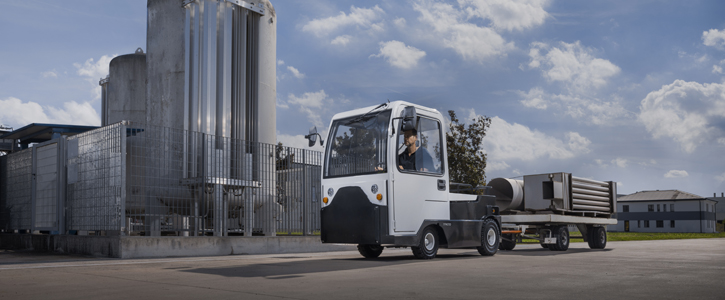 Elektrický tahač Toyota s tažnou kapacitou 15 000 kg