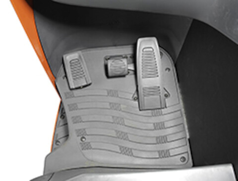 Uspořádání pedálů jako v automobilu