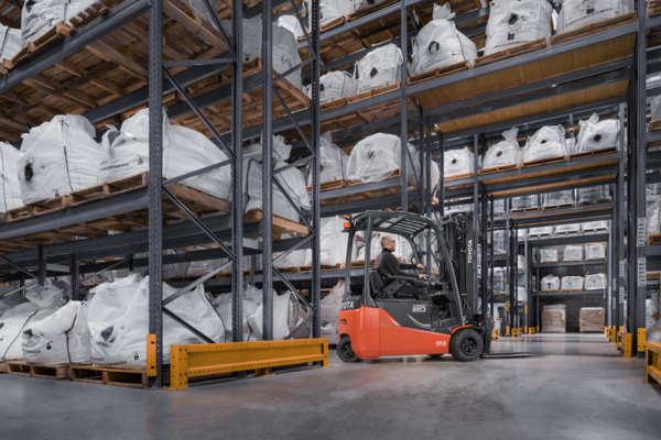 Toyota Traigo48 8FBE20T Toyota Traigo48 8FBE20T width=